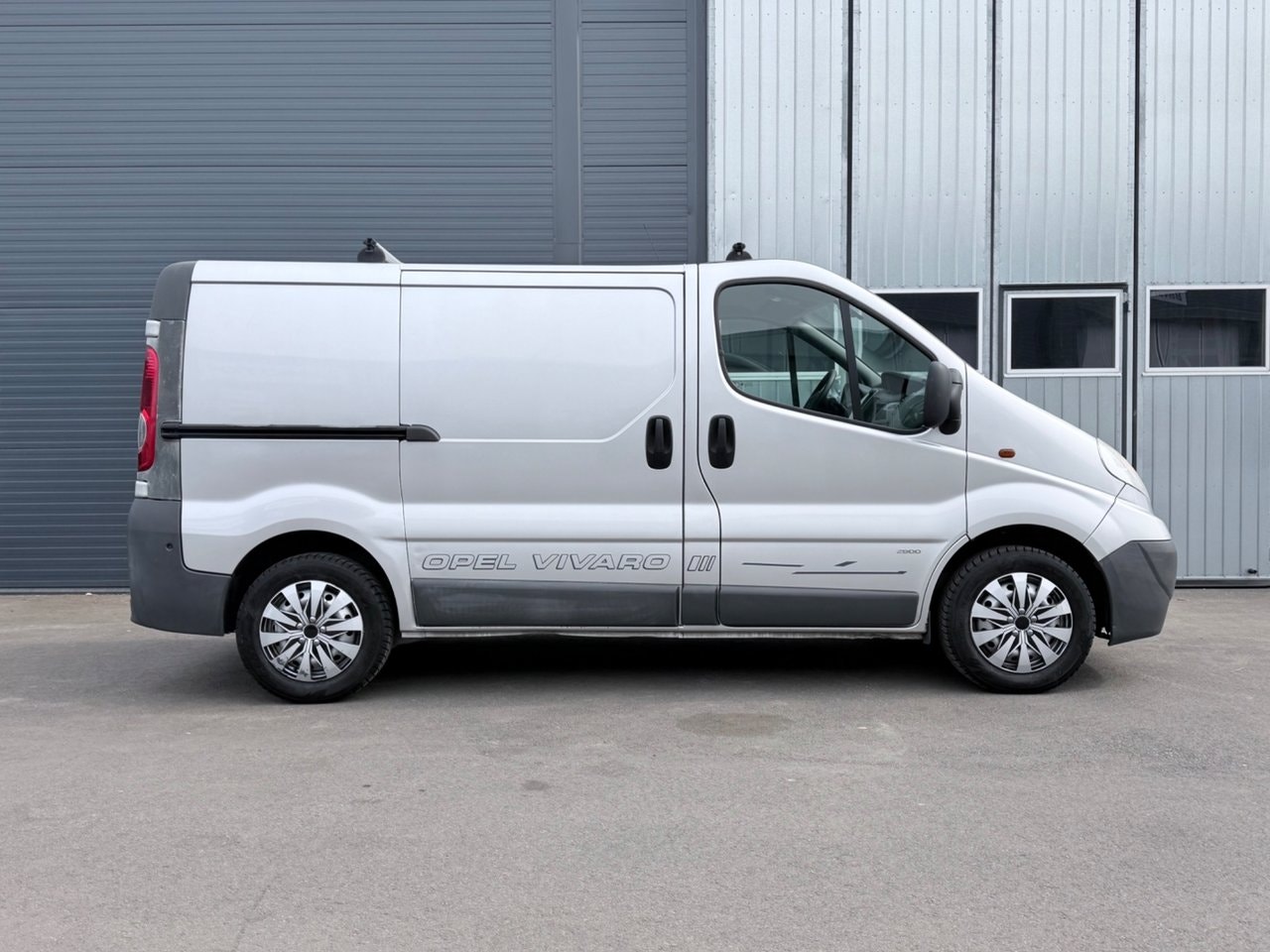 Opel Vivaro Panel Van 2.9t 2.0 CDTI Manual, 6-trins, 114ps, 2011