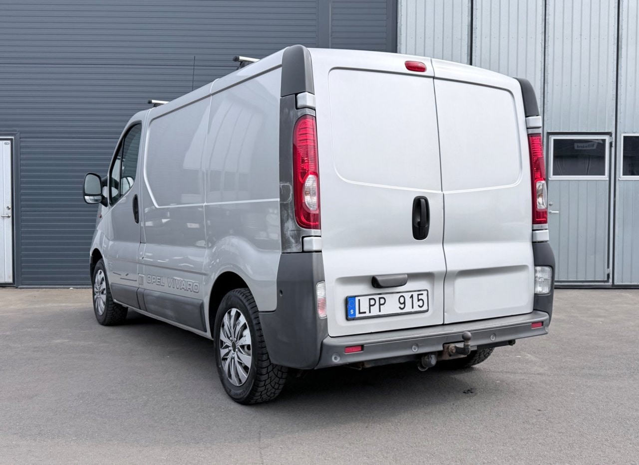Opel Vivaro Panel Van 2.9t 2.0 CDTI Manual, 6-trins, 114ps, 2011