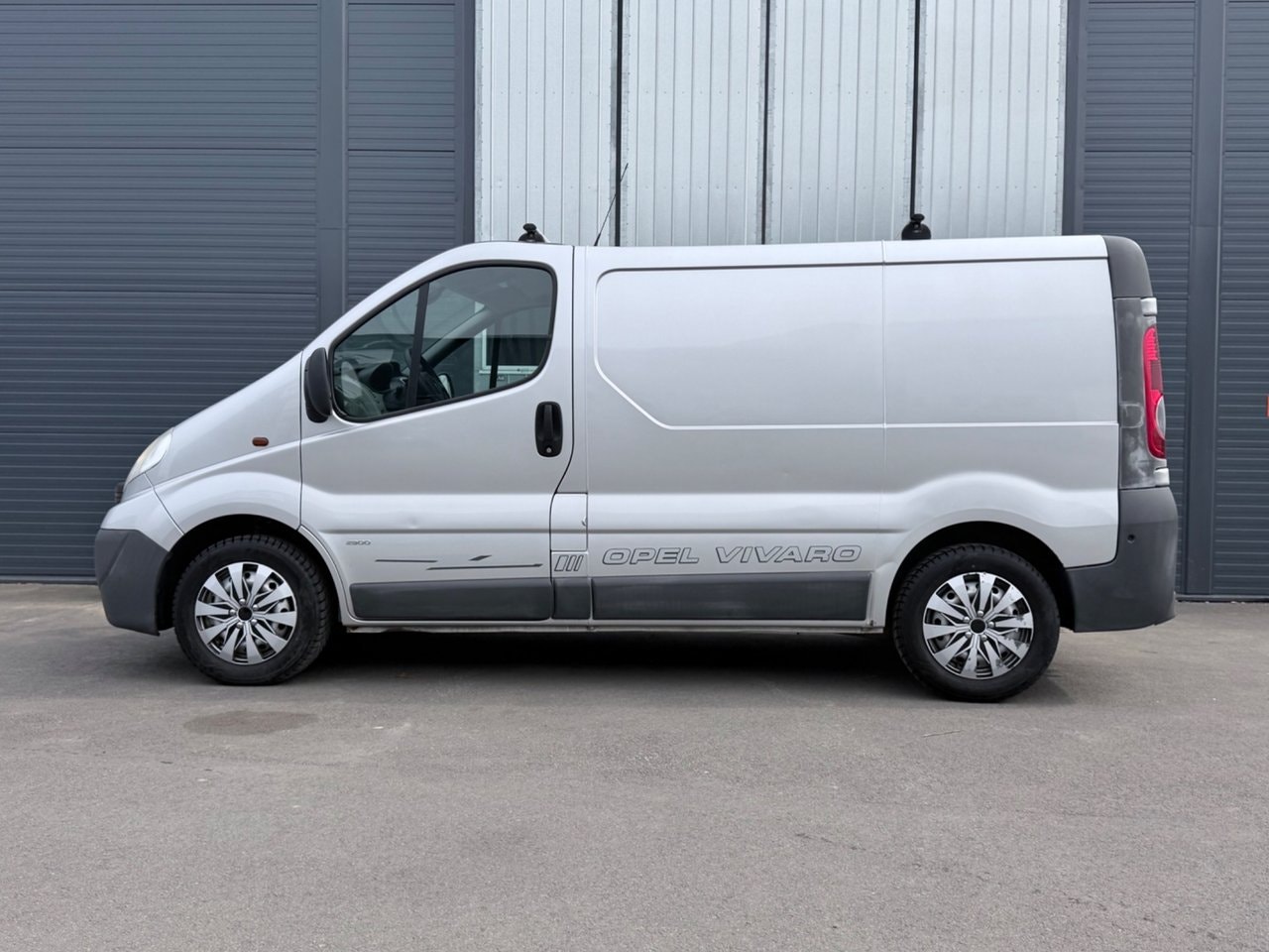 Opel Vivaro Panel Van 2.9t 2.0 CDTI Manual, 6-trins, 114ps, 2011