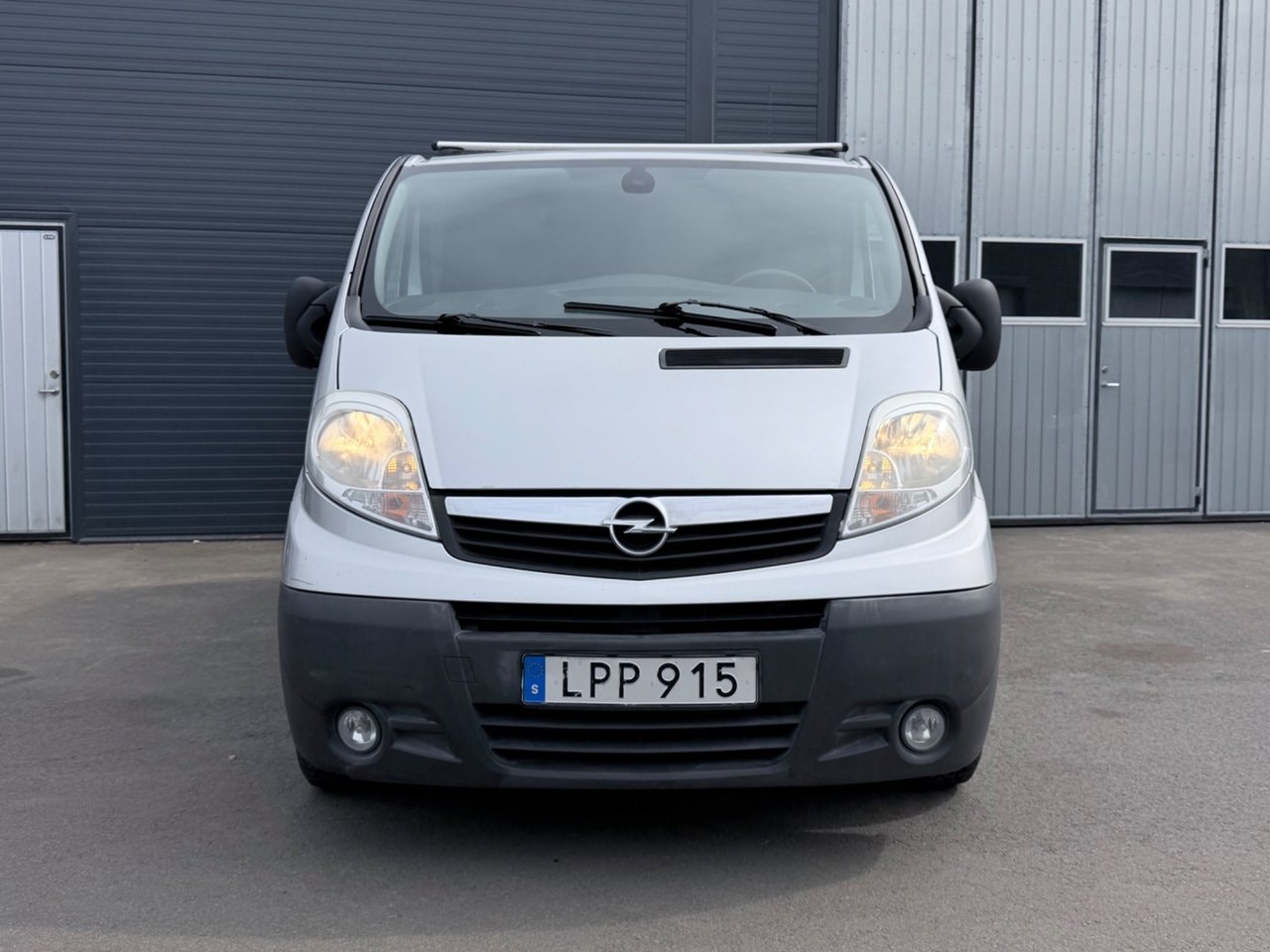 Opel Vivaro Panel Van 2.9t 2.0 CDTI Manual, 6-trins, 114ps, 2011