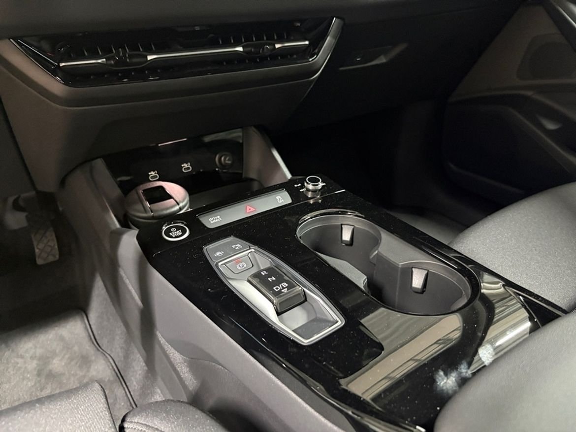 Audi Q6 e-tron, 252hp, 2025