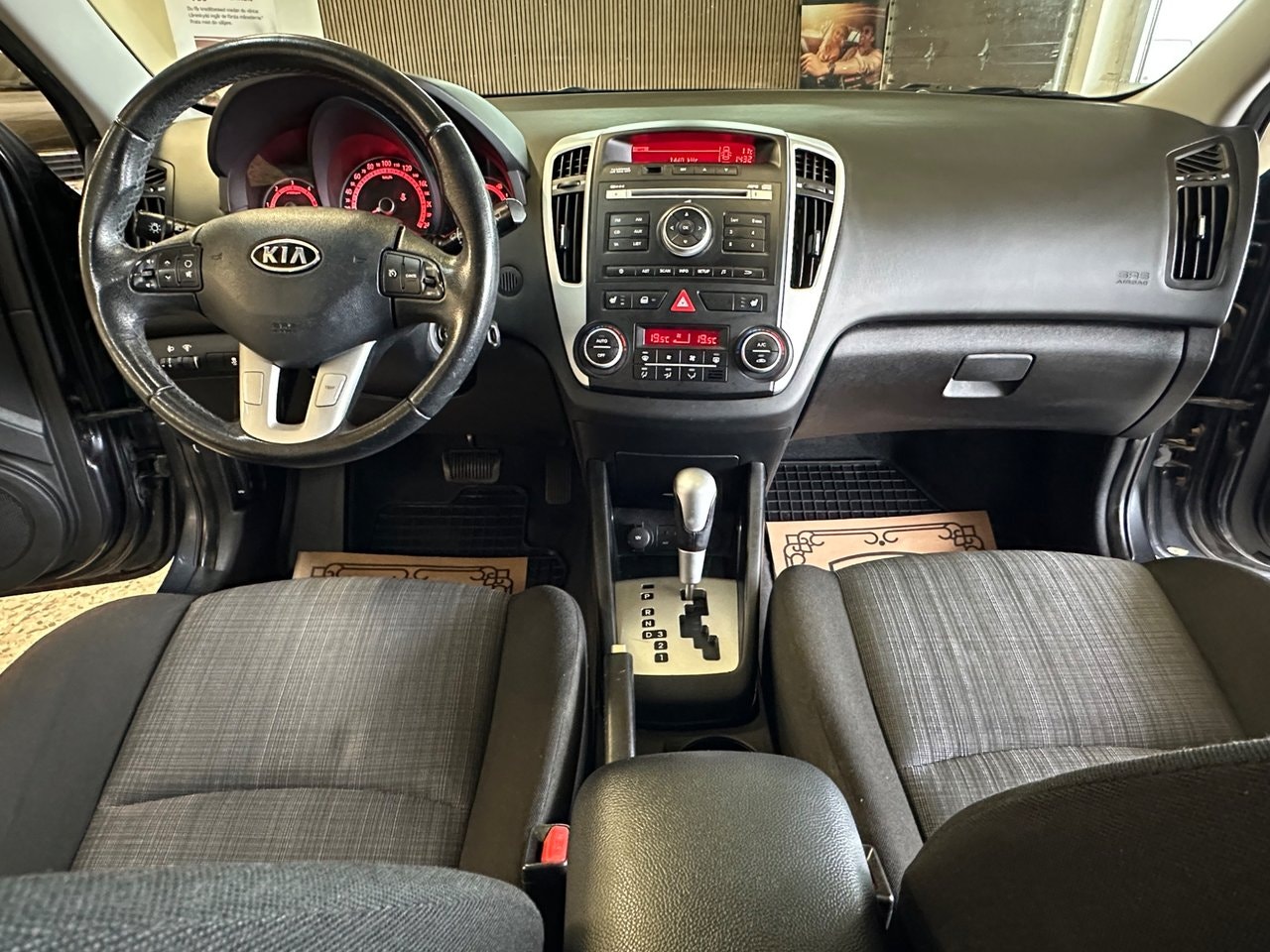 Kia cee'd 1.6 CRDi Automatic, 4-trins, 115ps, 2010