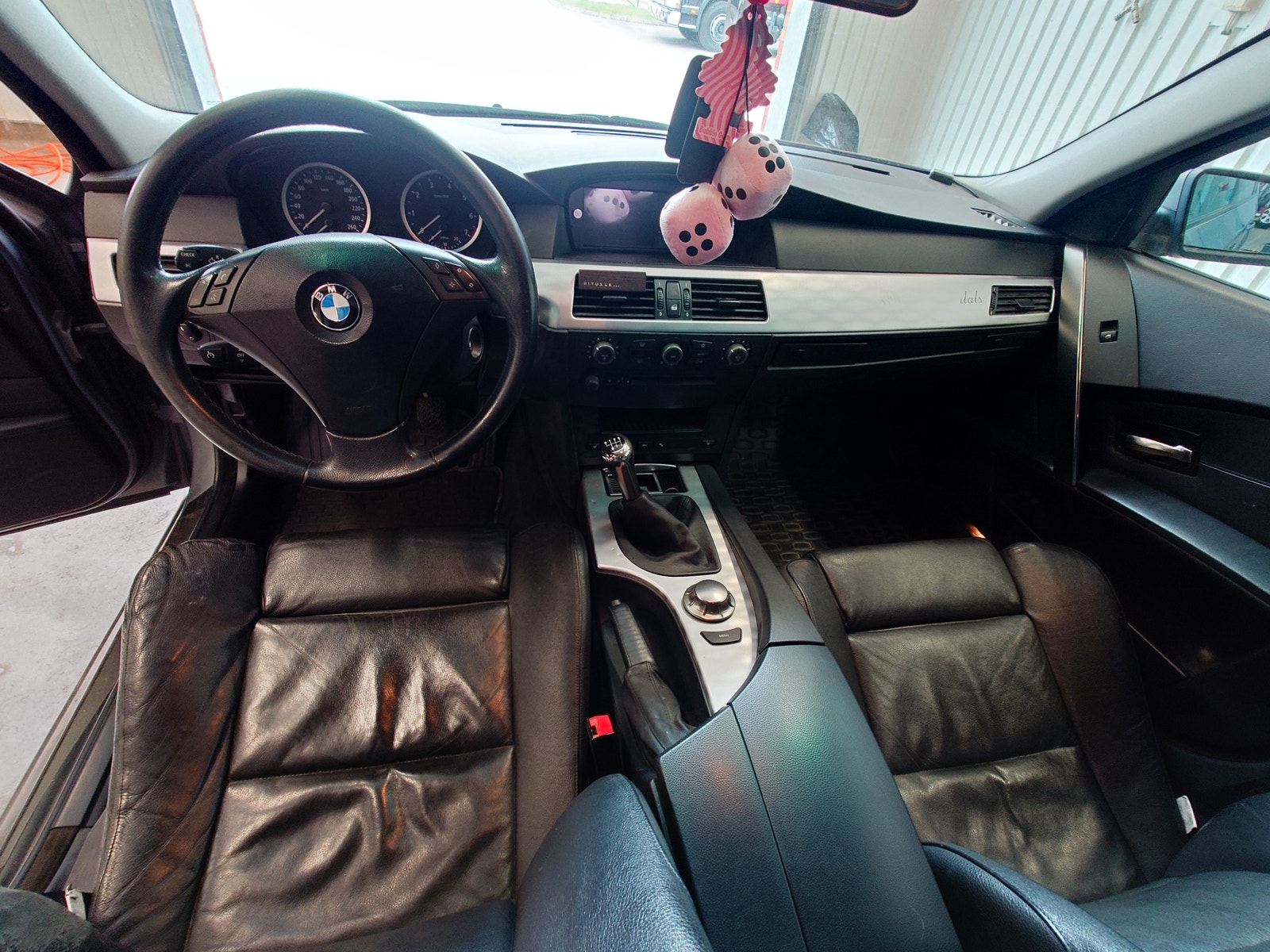 BMW 530i Sedan Manual, 231hp, 2004