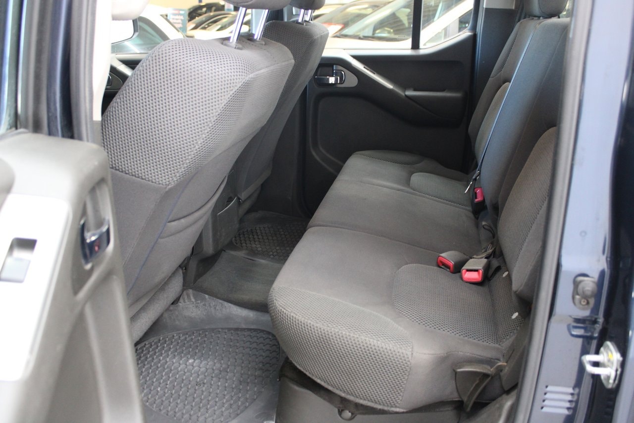 Nissan Navara 2.5 dCi Double Cab | 171 ch | BVA | Préchauffage moteur | Attelage | Climatisation