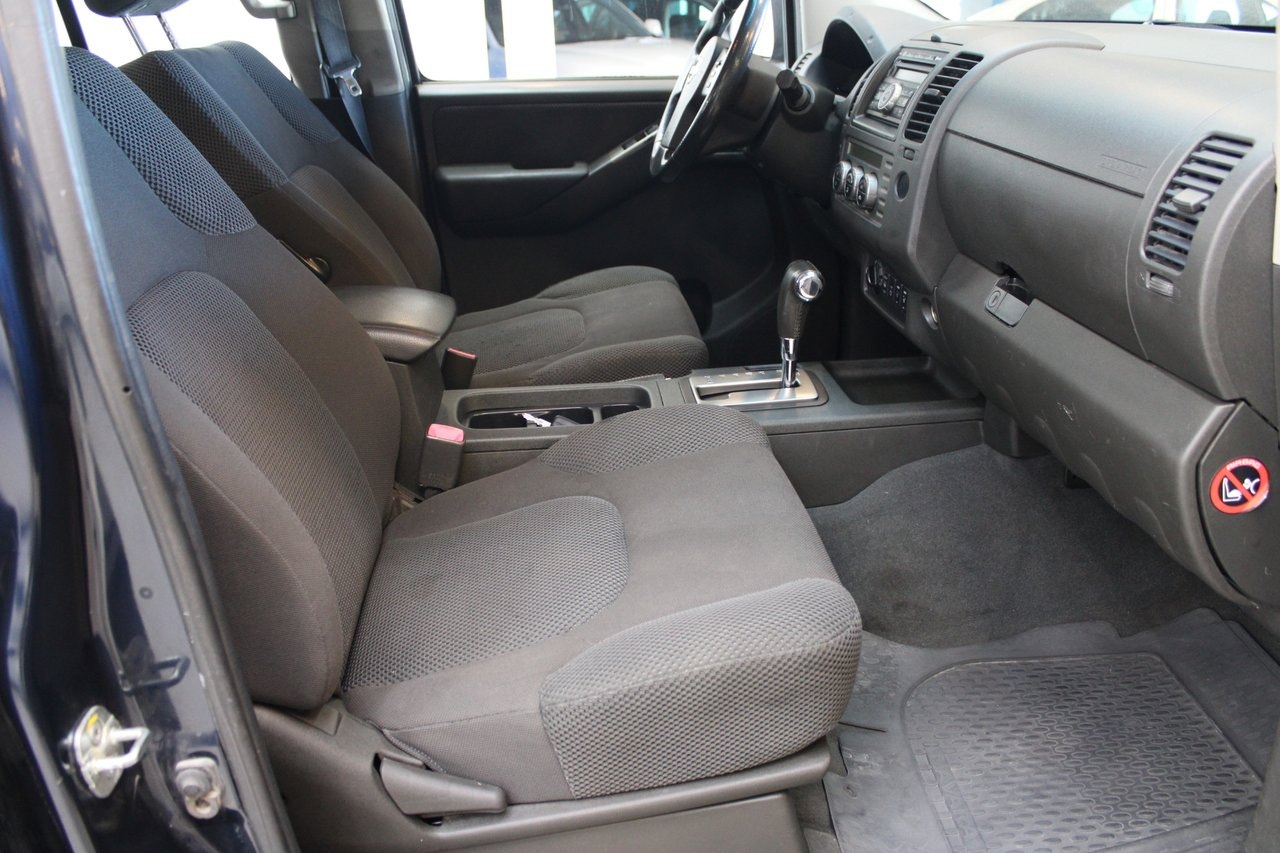 Nissan Navara 2.5 dCi Double Cab | 171 ch | BVA | Préchauffage moteur | Attelage | Climatisation