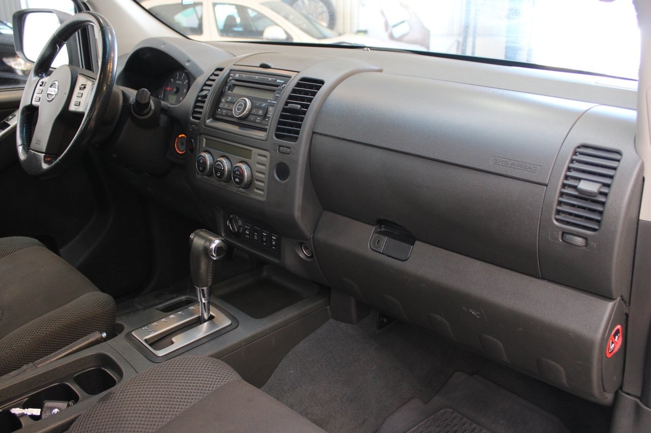 Nissan Navara 2.5 dCi Double Cab | 171 ch | BVA | Préchauffage moteur | Attelage | Climatisation
