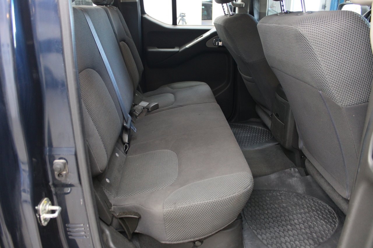 Nissan Navara 2.5 dCi Double Cab | 171 ch | BVA | Préchauffage moteur | Attelage | Climatisation
