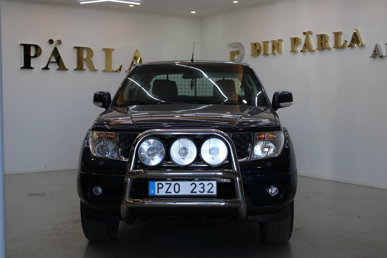 Nissan Navara 2.5 dCi Double Cab | 171 ch | BVA | Préchauffage moteur | Attelage | Climatisation