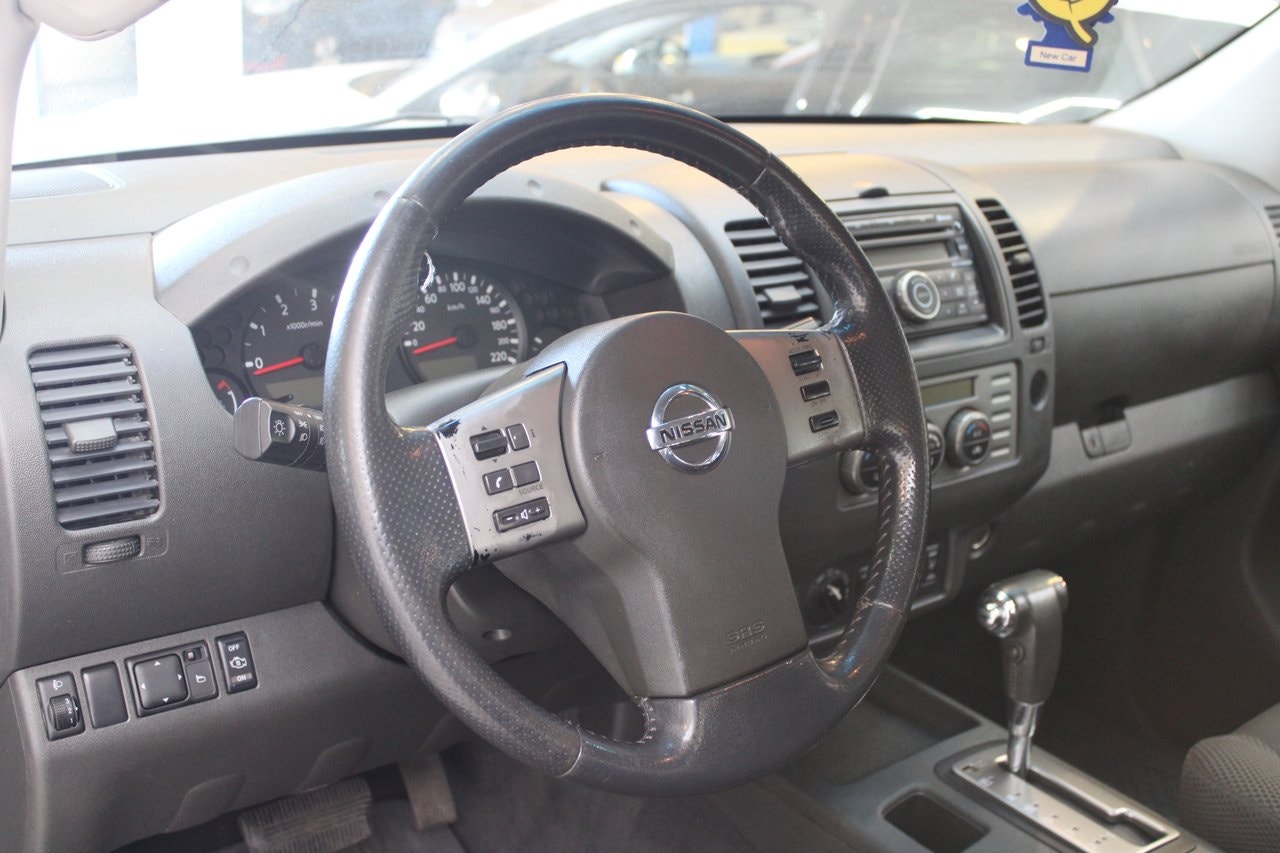 Nissan Navara 2.5 dCi Double Cab | 171 ch | BVA | Préchauffage moteur | Attelage | Climatisation