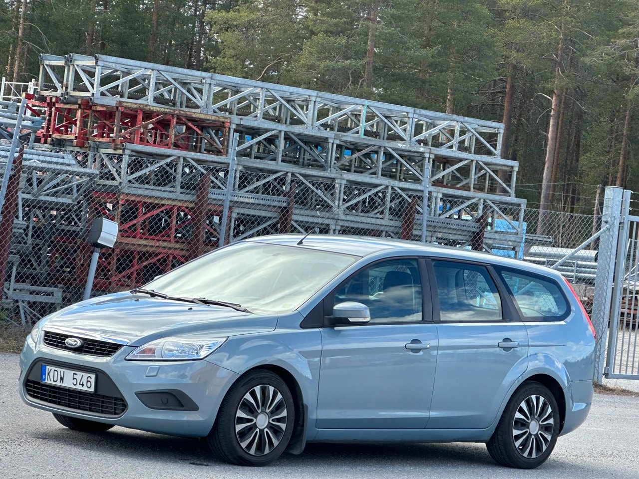 Ford Focus Kombi 1.6 TDCi Trend — bild 2 av 12