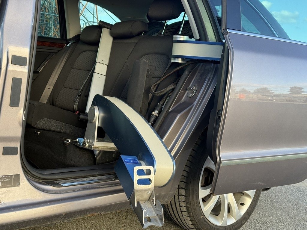 Skoda Superb Kombi 2.0 TDI — bild 2 av 9