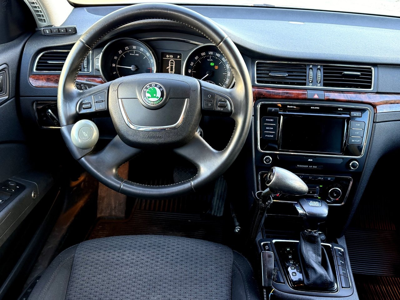 Skoda Superb Kombi 2.0 TDI — bild 8 av 9
