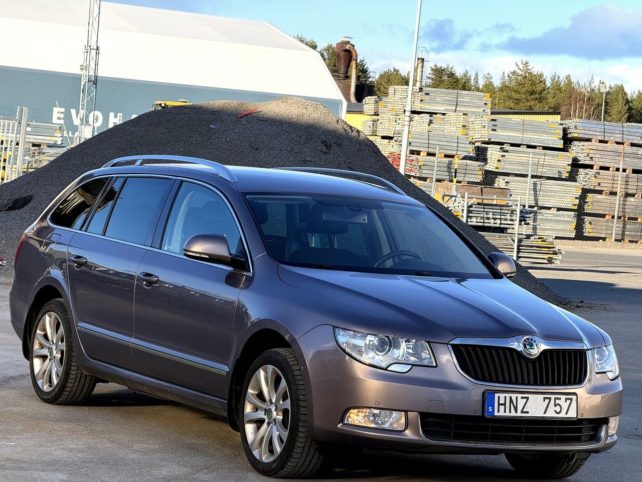 Skoda Superb Kombi 2.0 TDI — bild 4 av 9