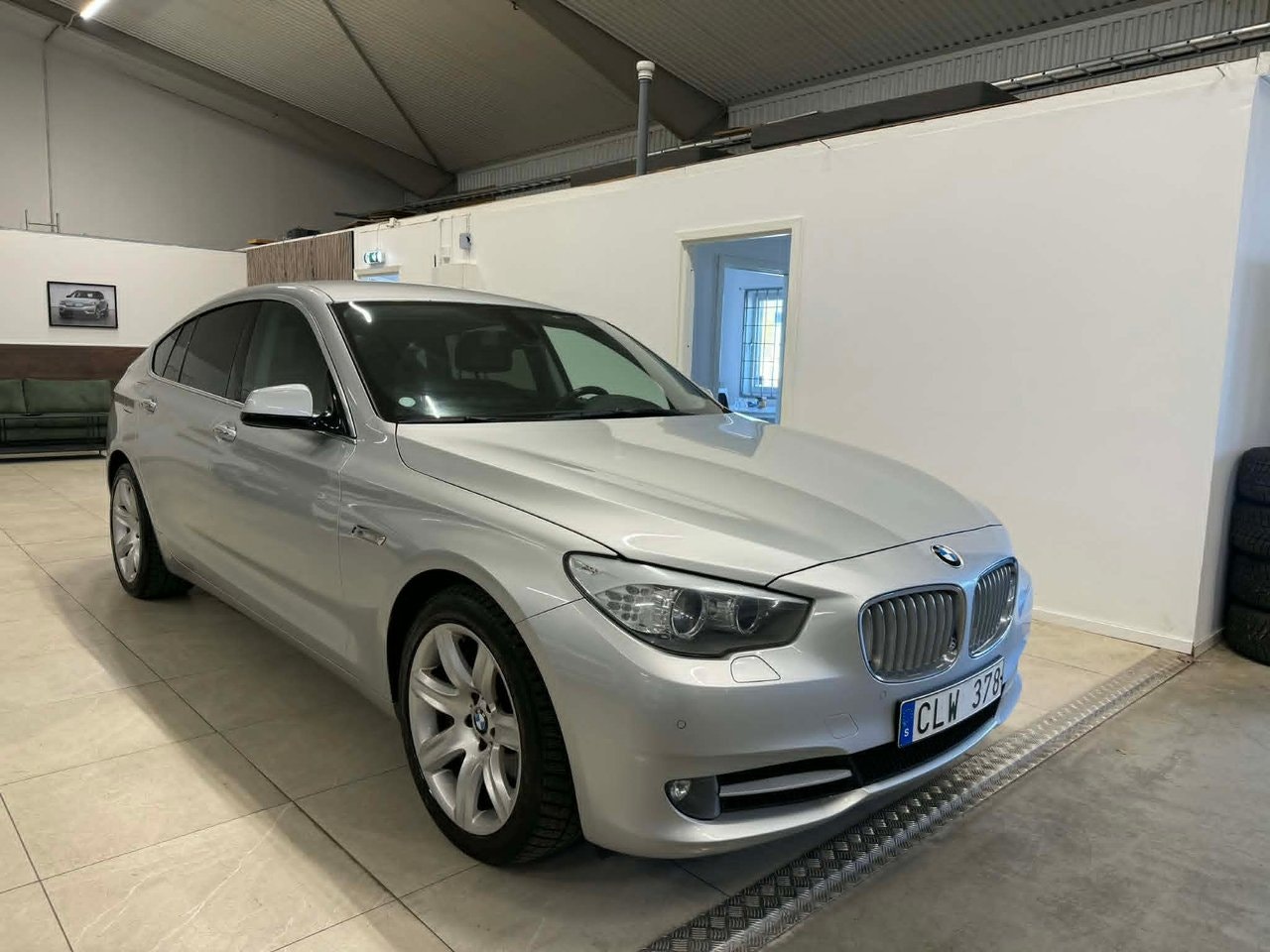 BMW Série 5 Gran Turismo 550i | 408 ch | BVA | Cuir | GPS | Phares xénon | Sièges électriques à mémoire | Accès sans clé