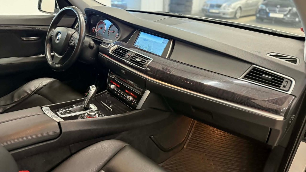 BMW Série 5 Gran Turismo 550i | 408 ch | BVA | Cuir | GPS | Phares xénon | Sièges électriques à mémoire | Accès sans clé