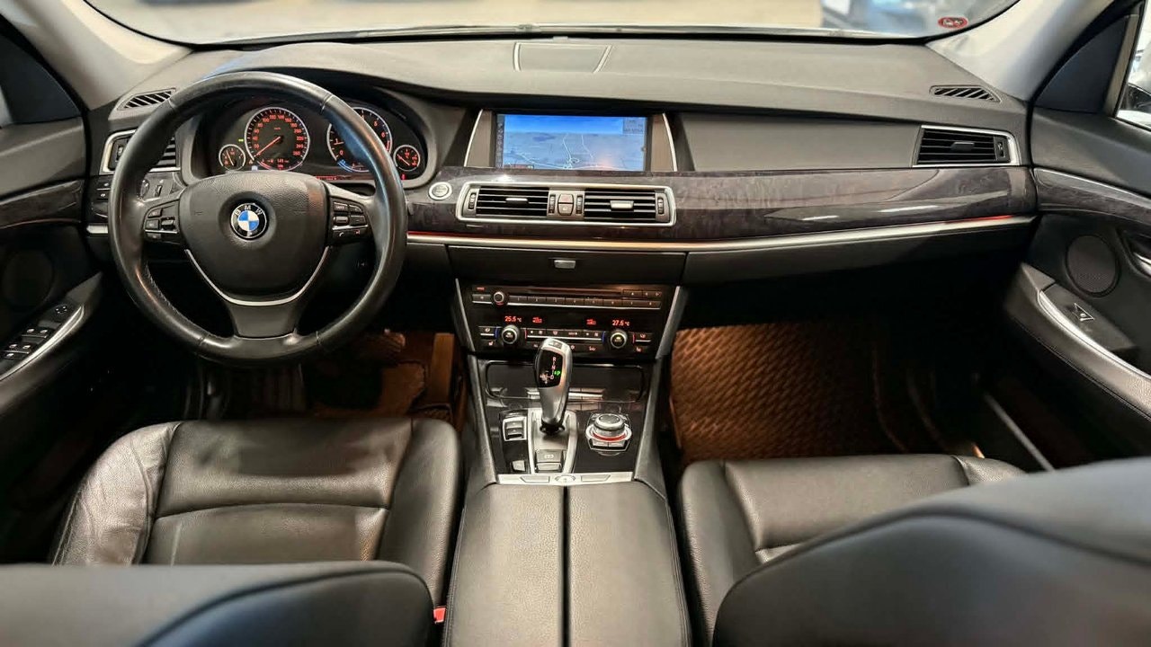 BMW Série 5 Gran Turismo 550i | 408 ch | BVA | Cuir | GPS | Phares xénon | Sièges électriques à mémoire | Accès sans clé