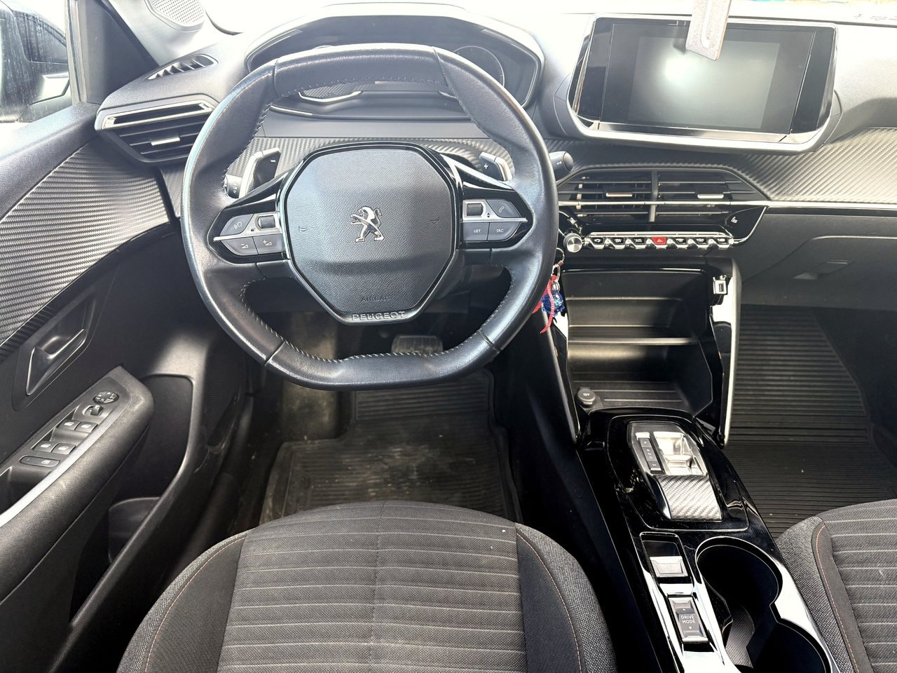 Peugeot 208 — bild 9 av 10