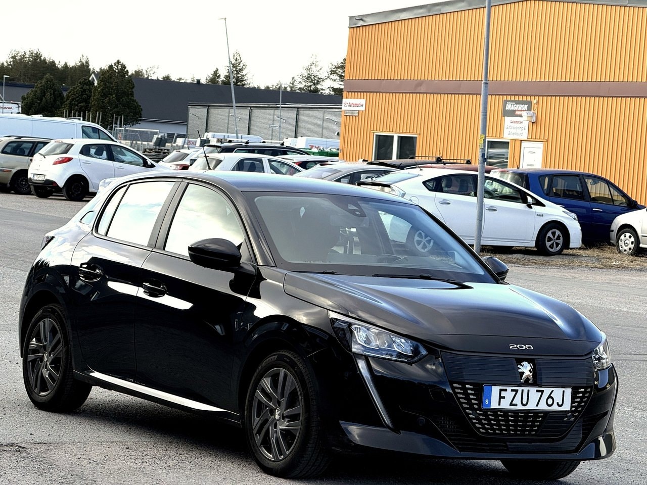 Peugeot 208 — bild 2 av 10