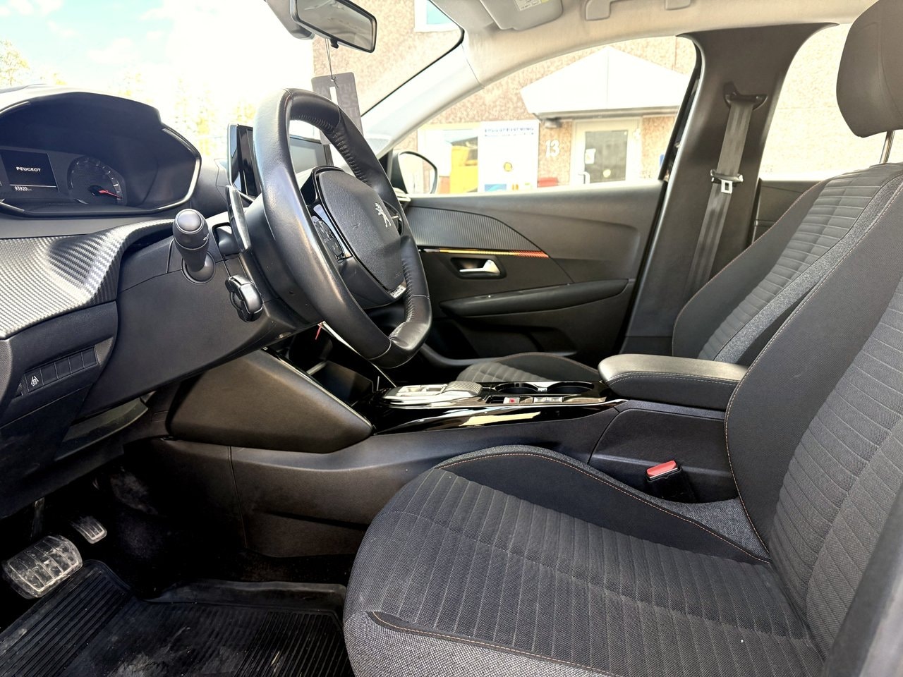 Peugeot 208 — bild 10 av 10