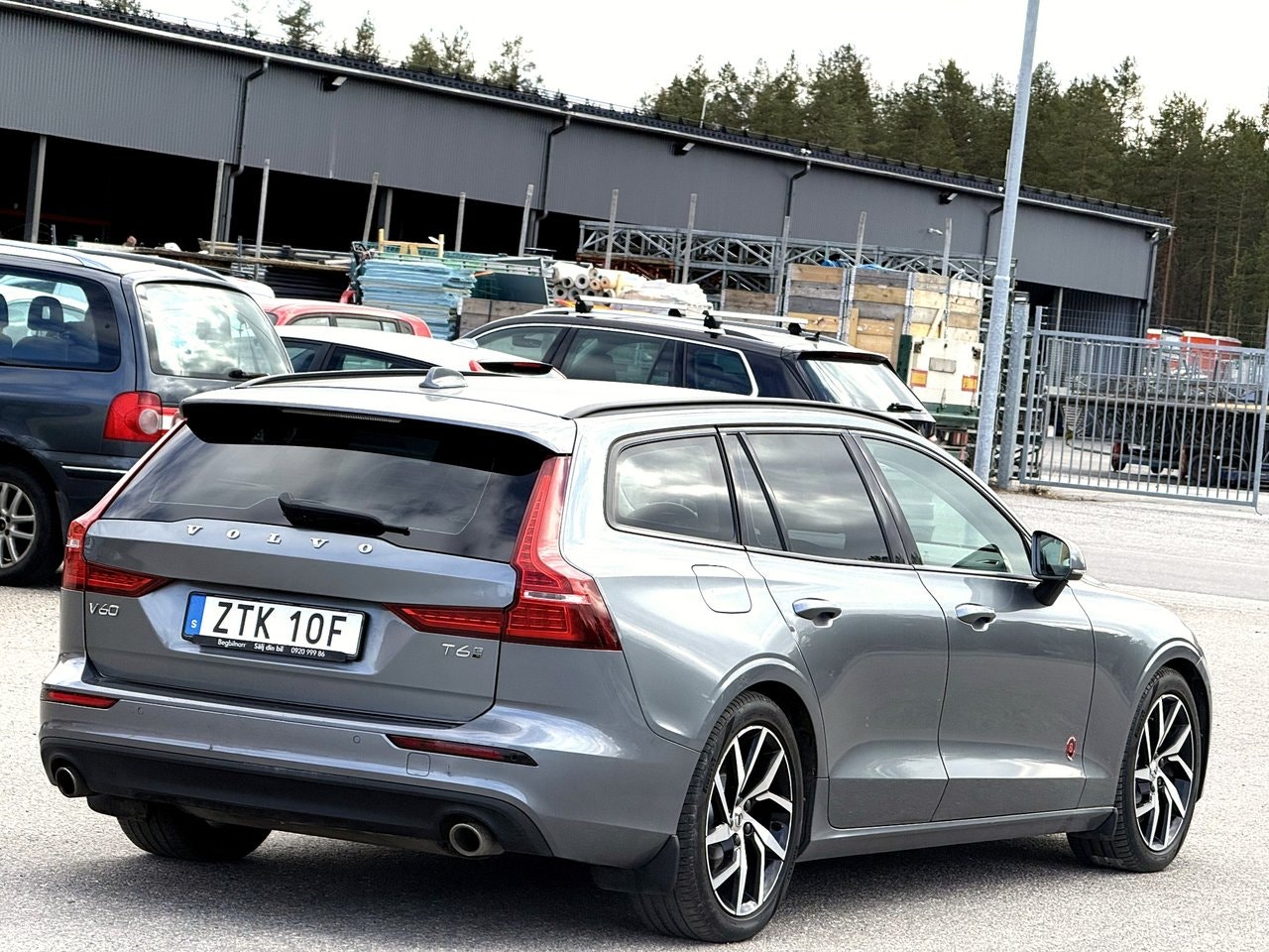 Volvo V60 Recharge T6 AWD Geartronic Momentum — bild 7 av 14