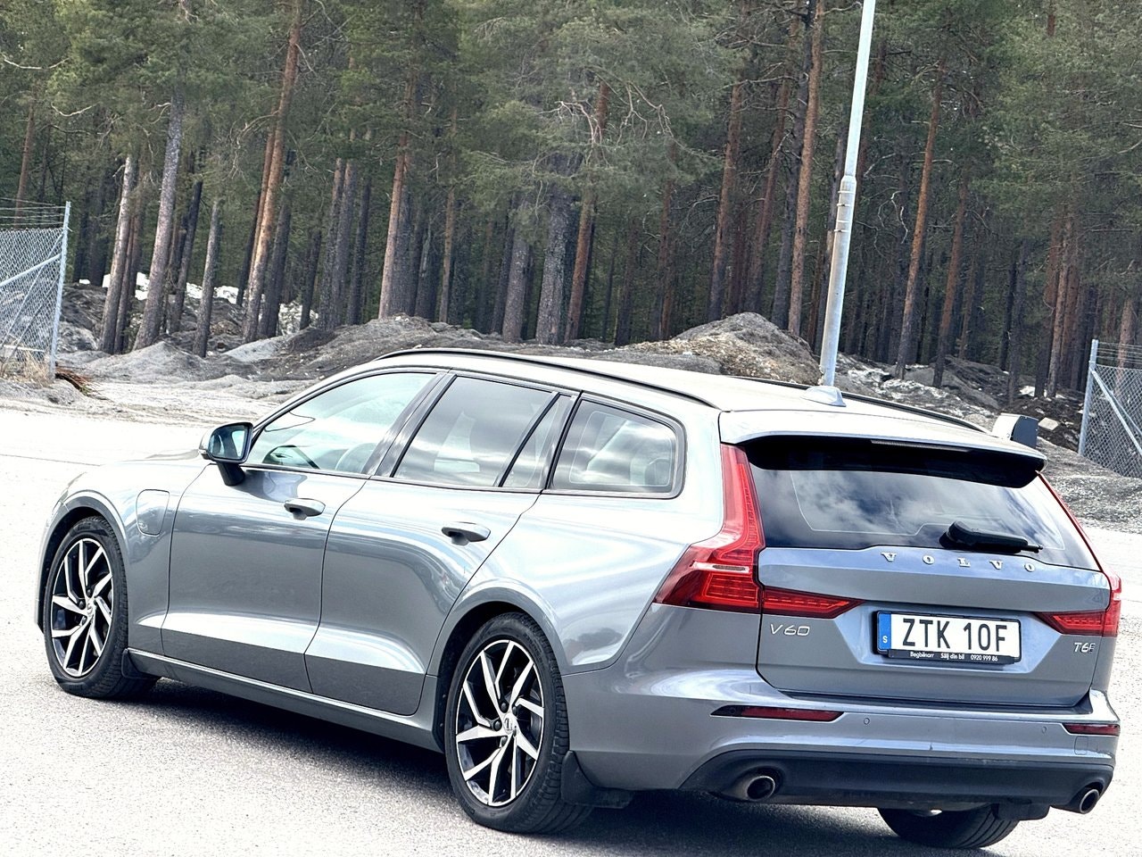 Volvo V60 Recharge T6 AWD Geartronic Momentum — bild 8 av 14