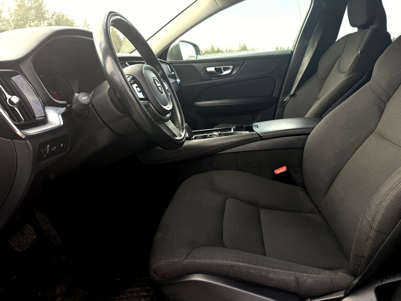 Volvo V60 Recharge T6 AWD Geartronic Momentum — bild 14 av 14