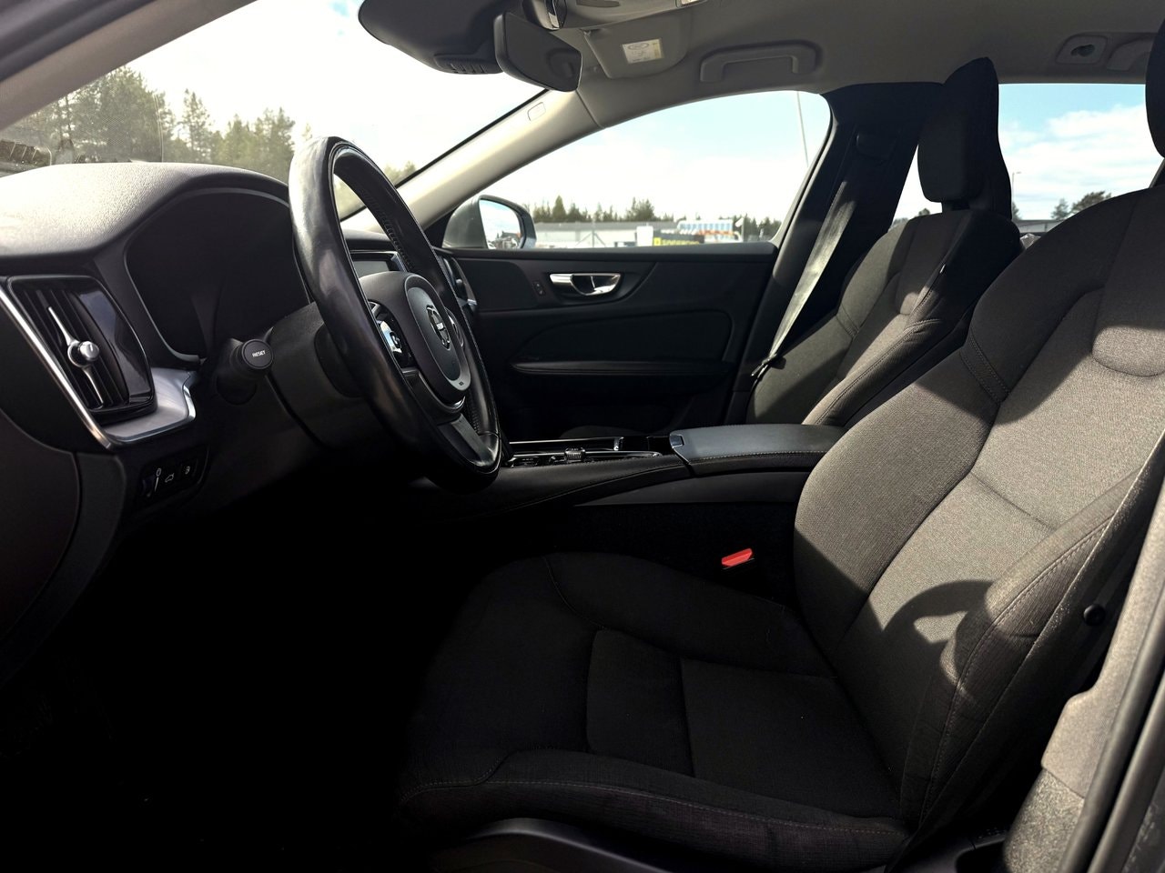 Volvo V60 Recharge T6 AWD Geartronic Momentum — bild 12 av 14