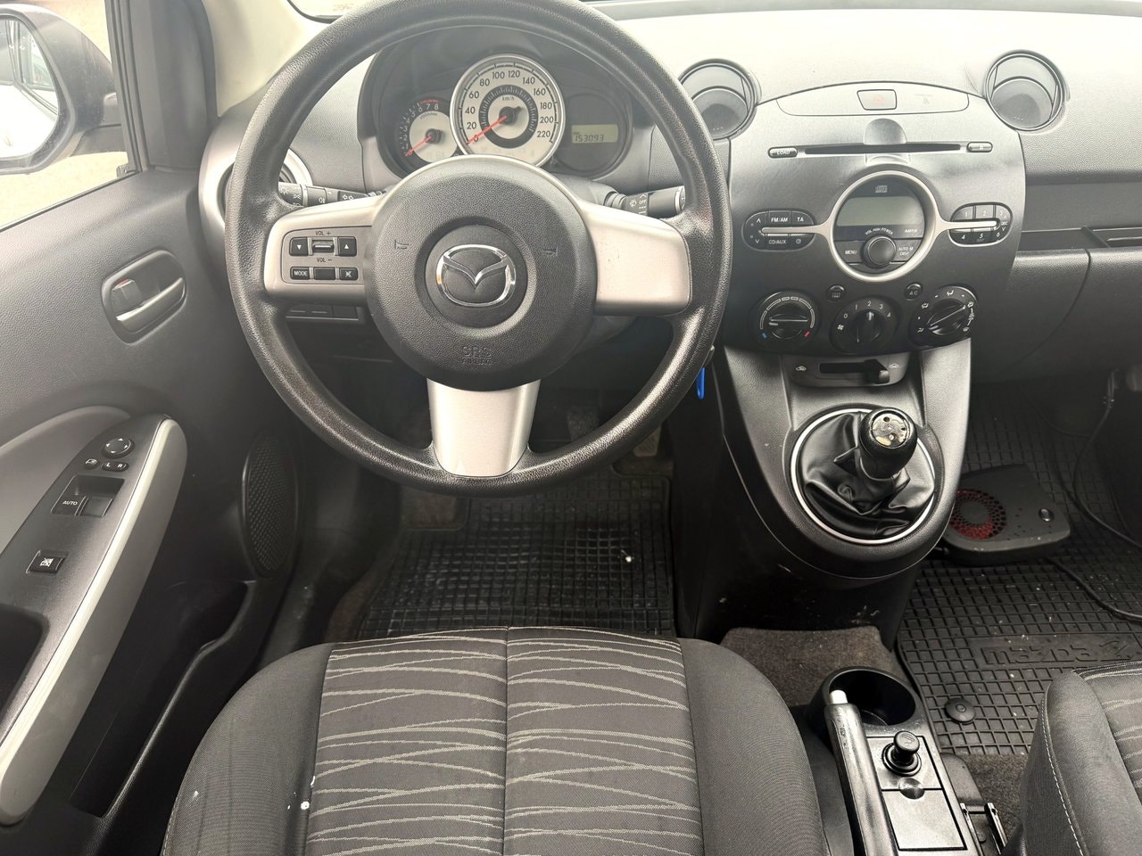 Mazda 2 5-dörrar 1.3 MZR Manuell — bild 8 av 10