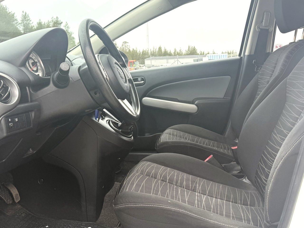 Mazda 2 5-dörrar 1.3 MZR Manuell — bild 9 av 10