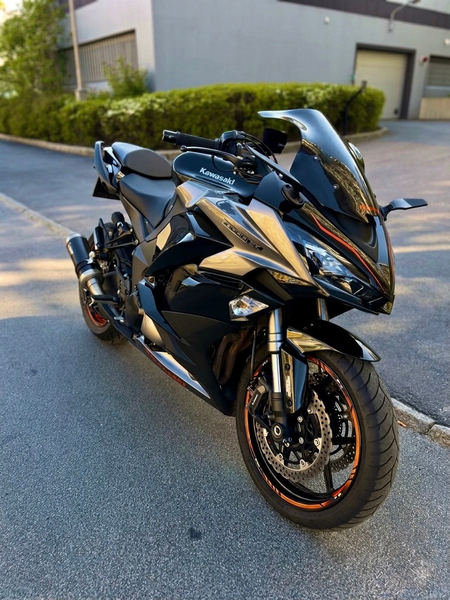 Säljes: Kawasaki Ninja Z1000SX lågmil- Ev. Byte - 2017 | BLOCKET
