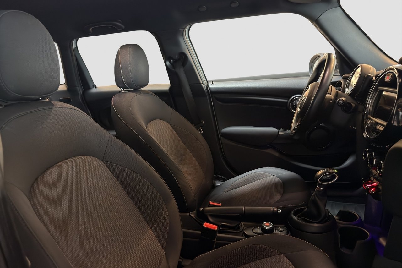 MINI Cooper 5-door Automatic, 136hp, 2017