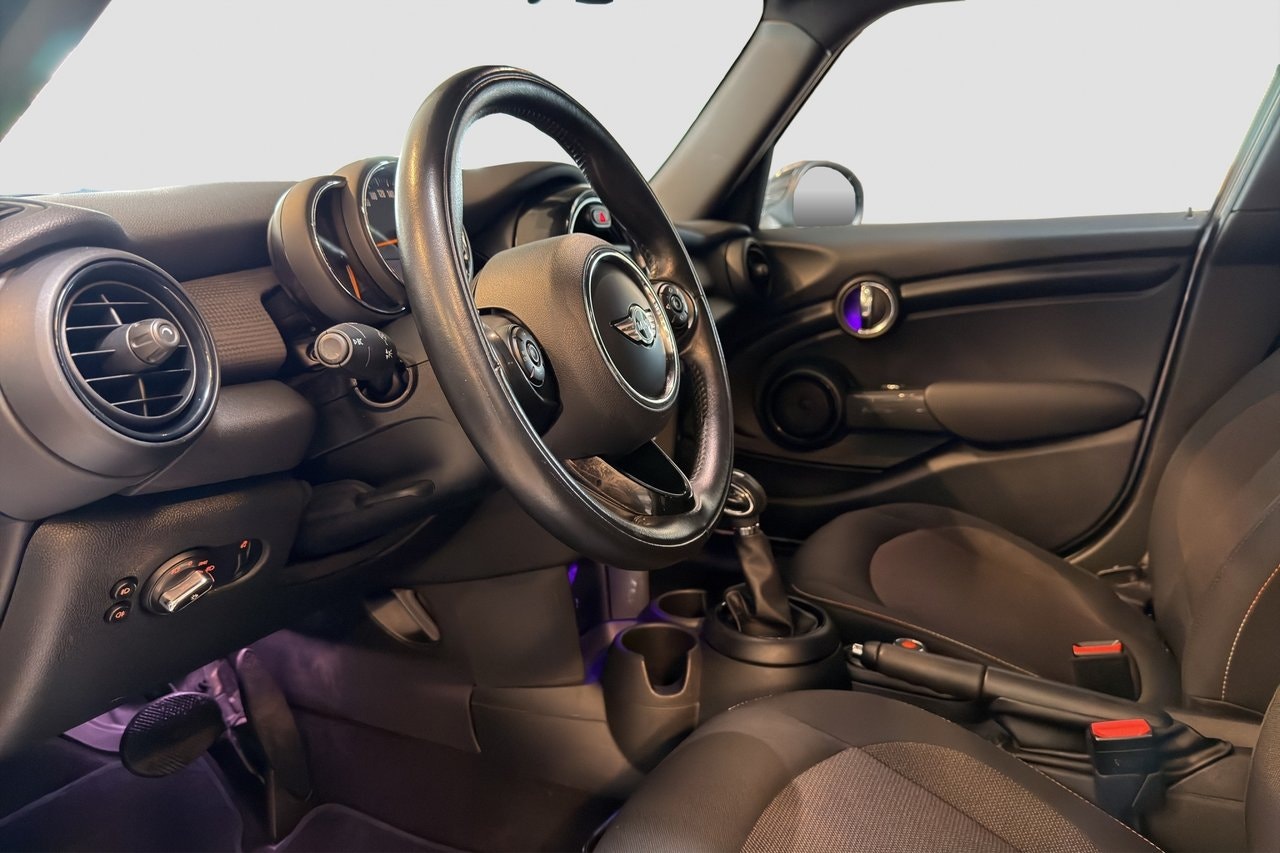 MINI Cooper 5-door Automatic, 136hp, 2017