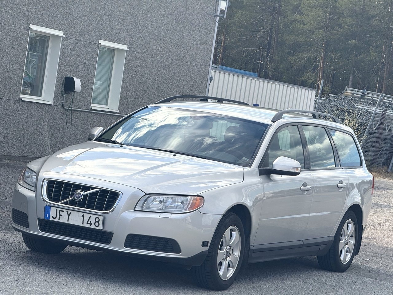 Volvo V70 — bild 2 av 12