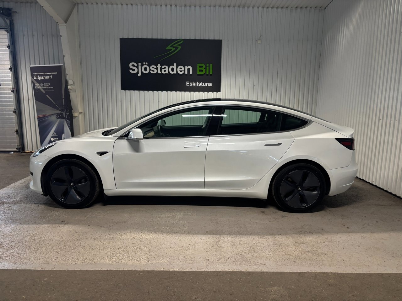 Tesla Model 3 Standard Range Plus, 325hk, 2020