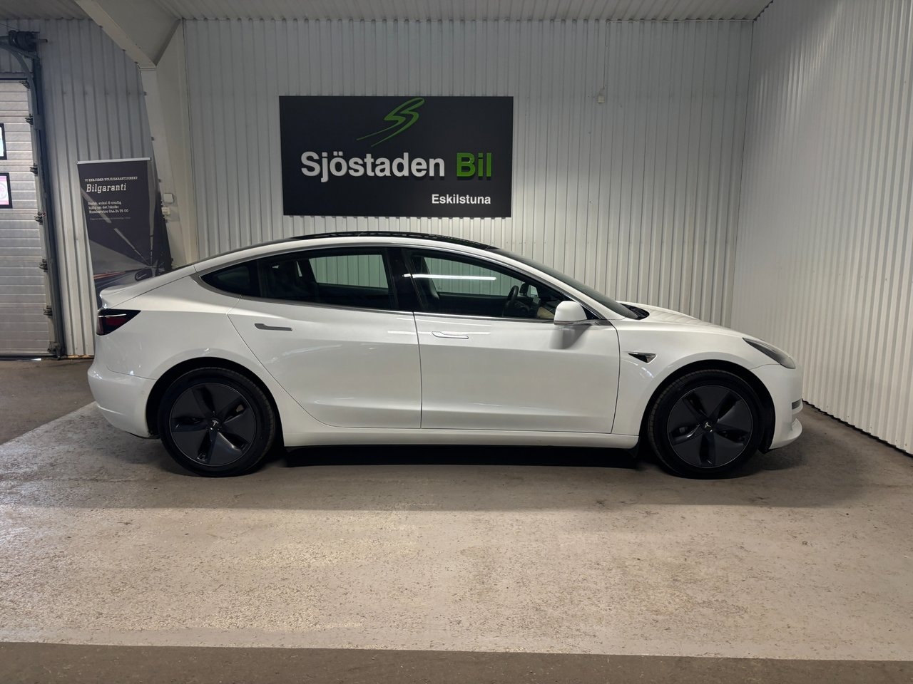 Tesla Model 3 Standard Range Plus, 325hk, 2020