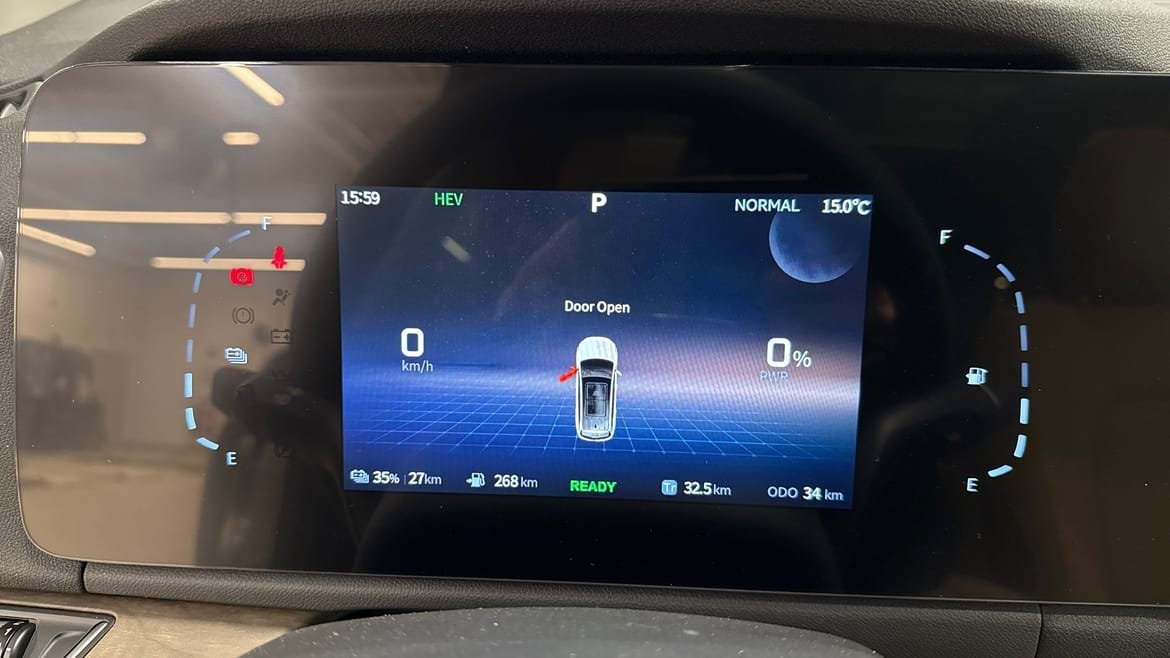 DFSK E5 1.5 + 17.52 kWh E-CVT, 218hp, 2024
