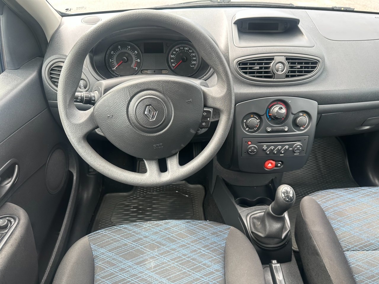 Renault Clio — bild 9 av 10