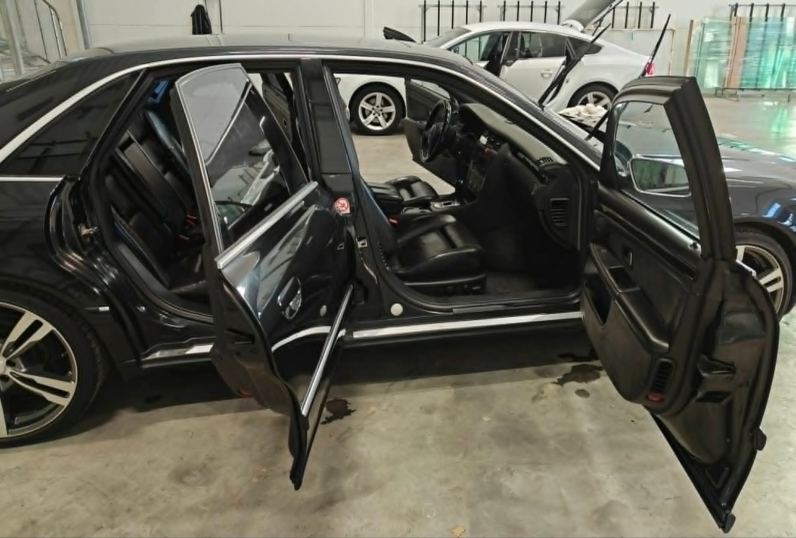 Audi S8 4.2 V8 quattro Automatic, 5-trins, 360ps, 2002