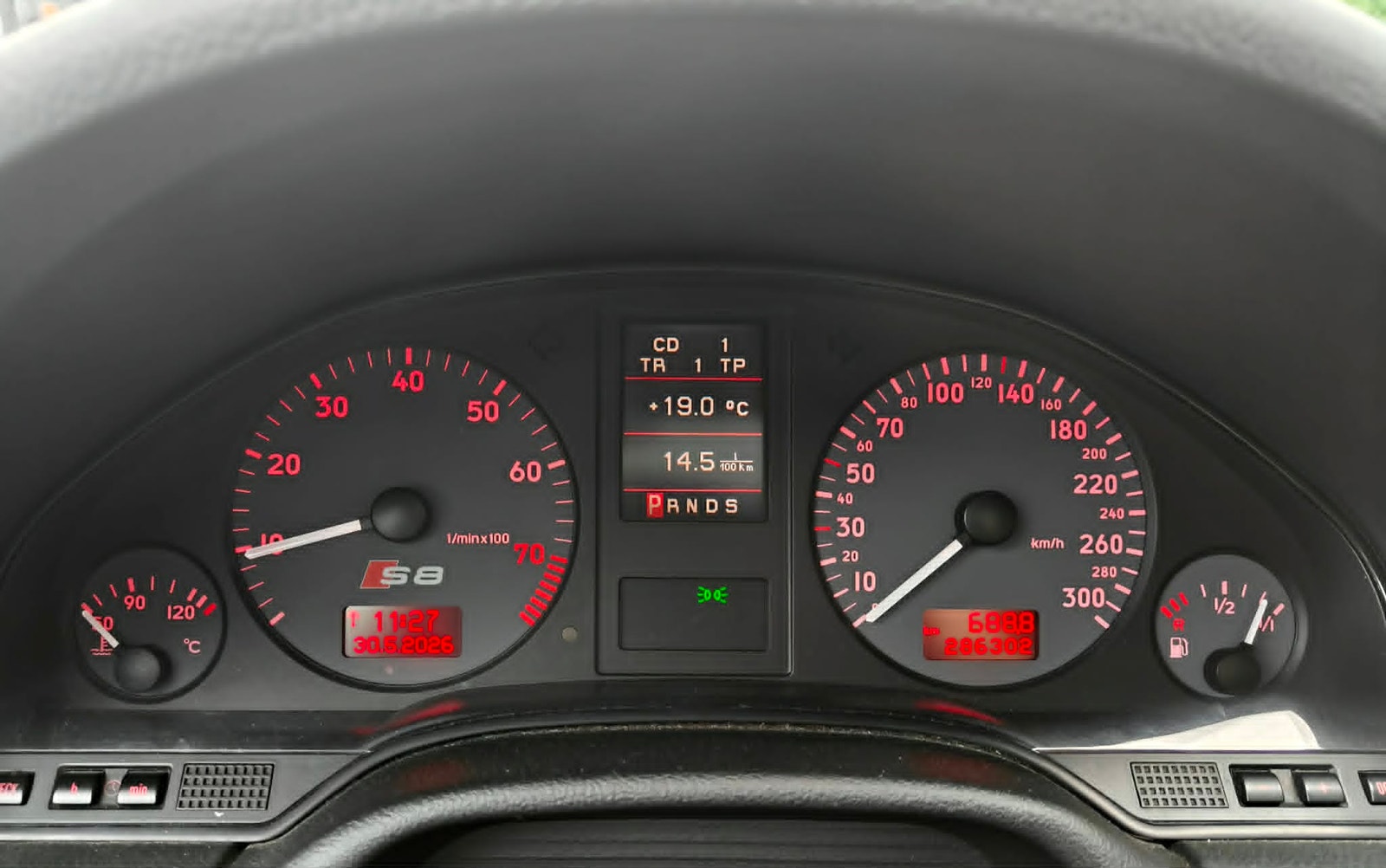 Audi S8 4.2 V8 quattro Automatic, 5-trins, 360ps, 2002