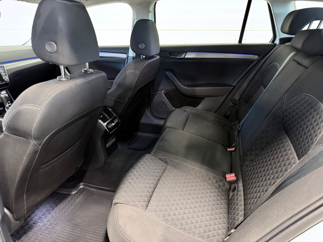 Škoda Superb Kombi 2.0 TDI DSG Sekventiell, 150hk, 2016