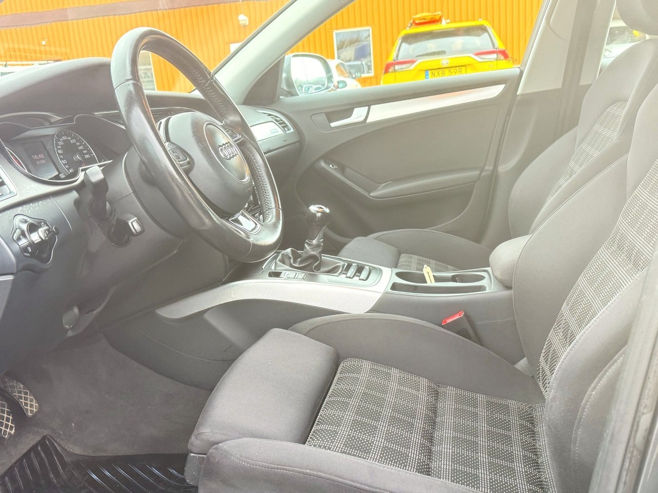 Audi A4 — bild 9 av 10