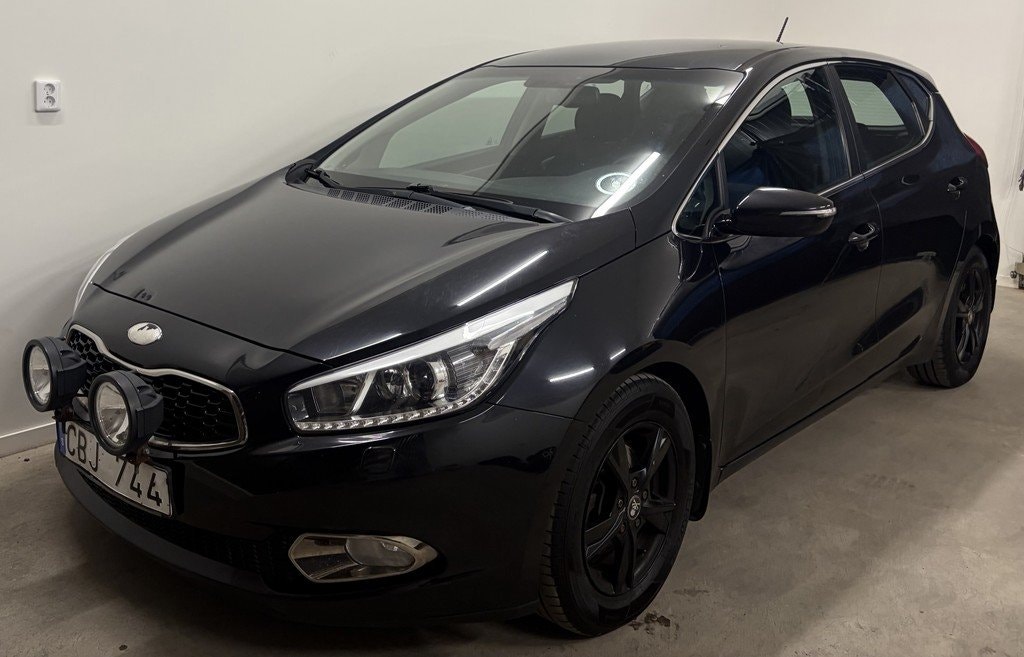 Kia cee'd 1.6 CRDi Manual, 110hp, 2014