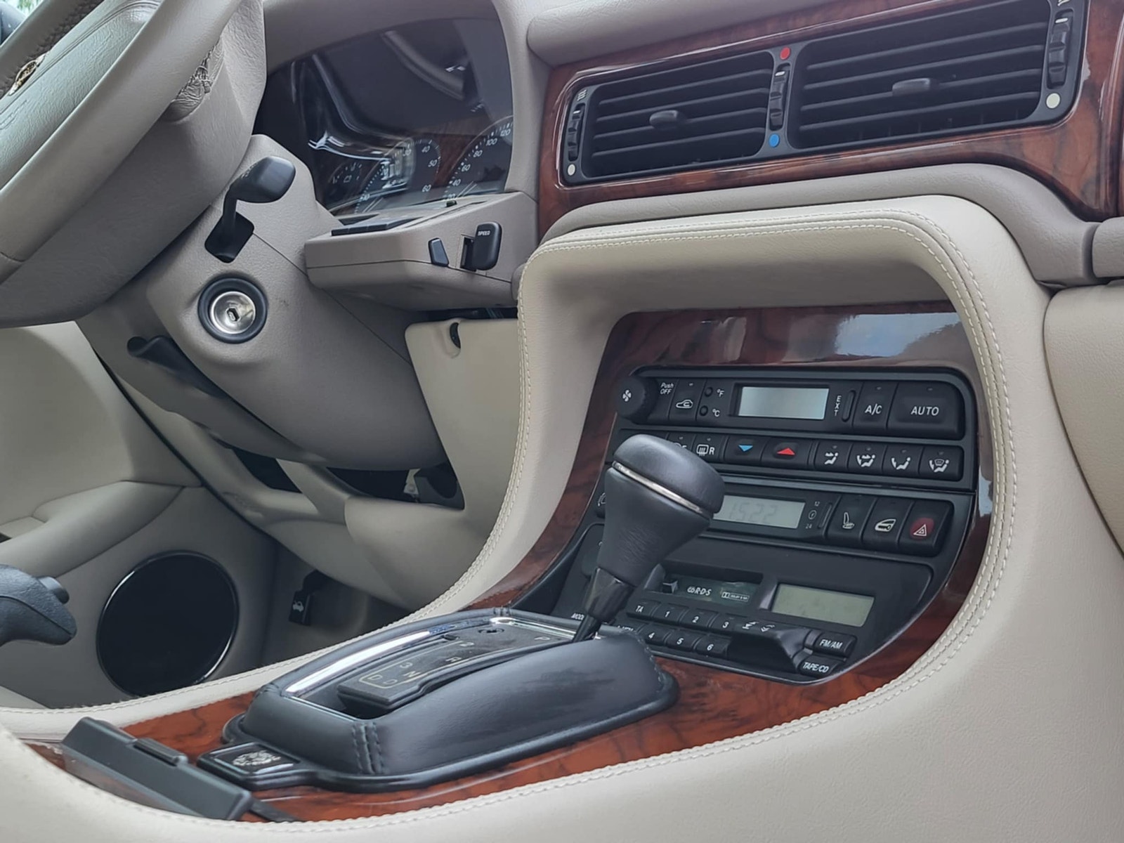 Jaguar XJ 3.2 Automatic, 4-trins, 211ps, 1996