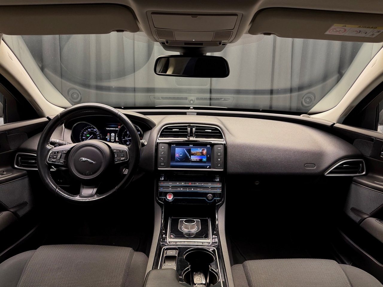 Jaguar XE E-Performance Automatic, 8-trins, 163ps, 2016