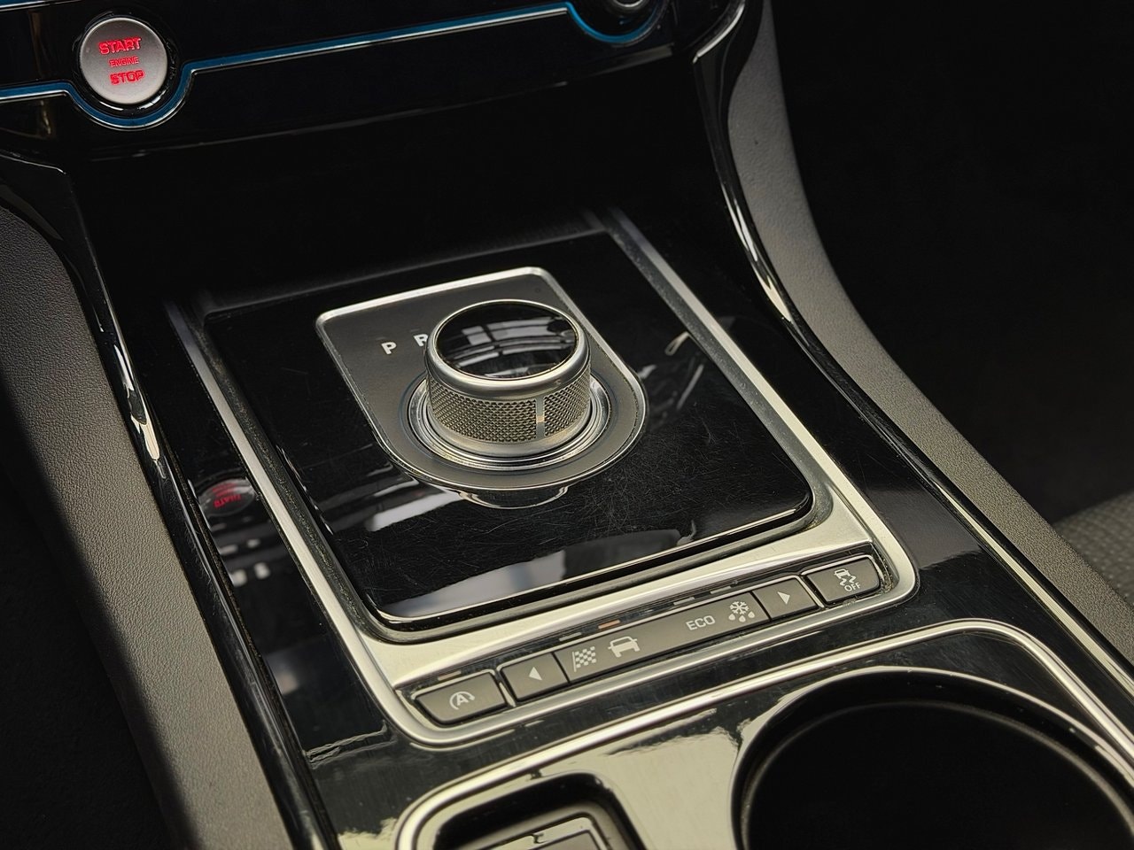 Jaguar XE E-Performance Automatic, 8-trins, 163ps, 2016