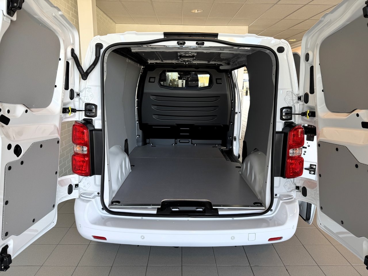 Opel Vivaro-e 75 Panel Van, 136ps, 2025