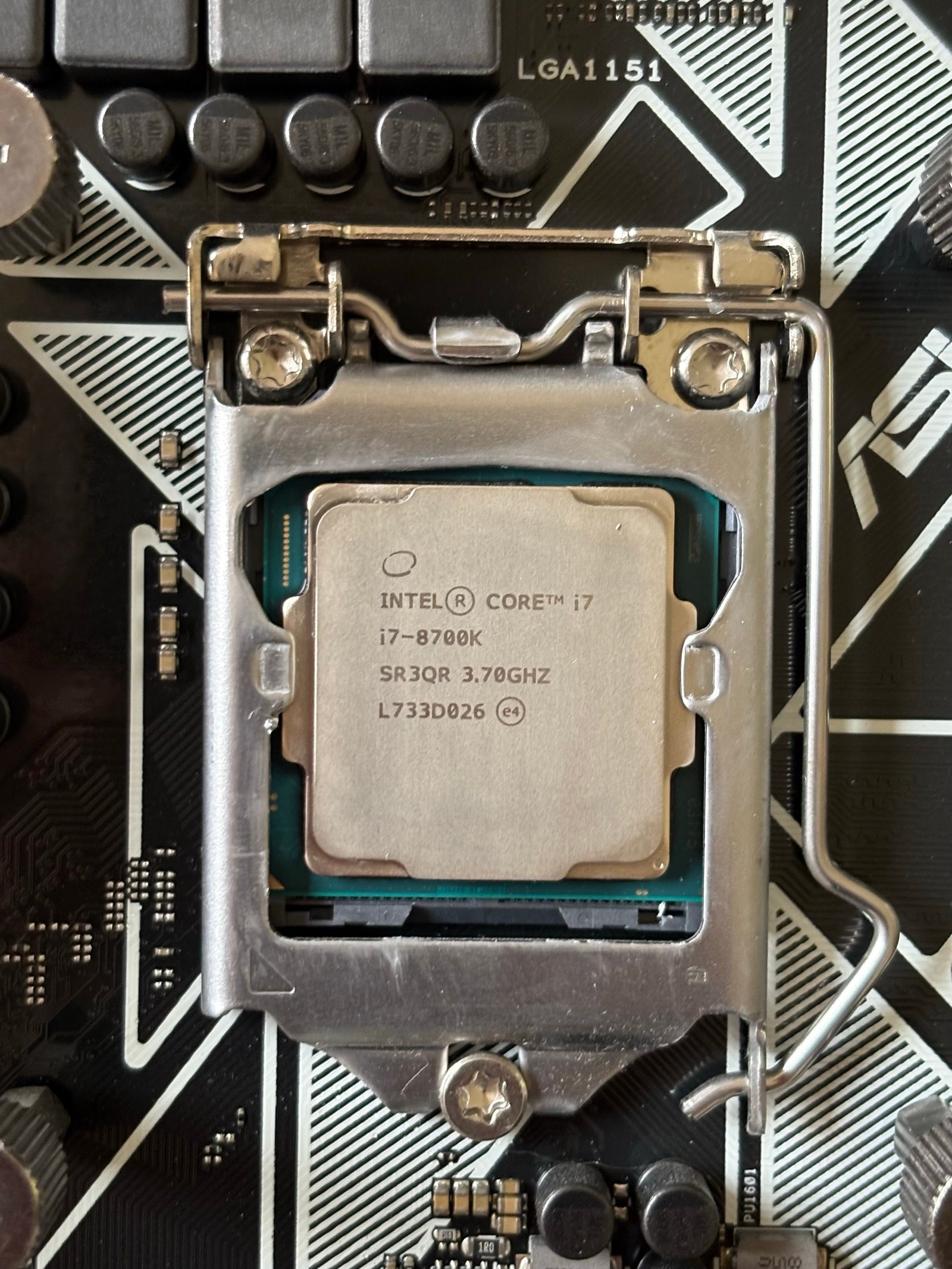 ASUS Prime z370-a moderkort med Intel Core i7-8700K och Corsair