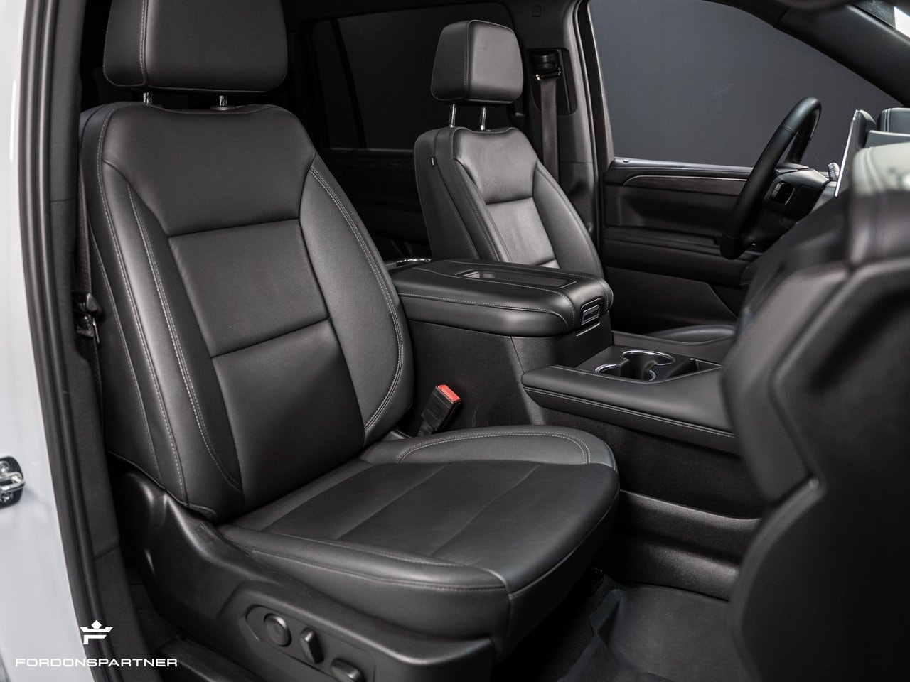 Chevrolet Suburban 5.3 V8 4WD Hydra-Matic, 360hp, 2023