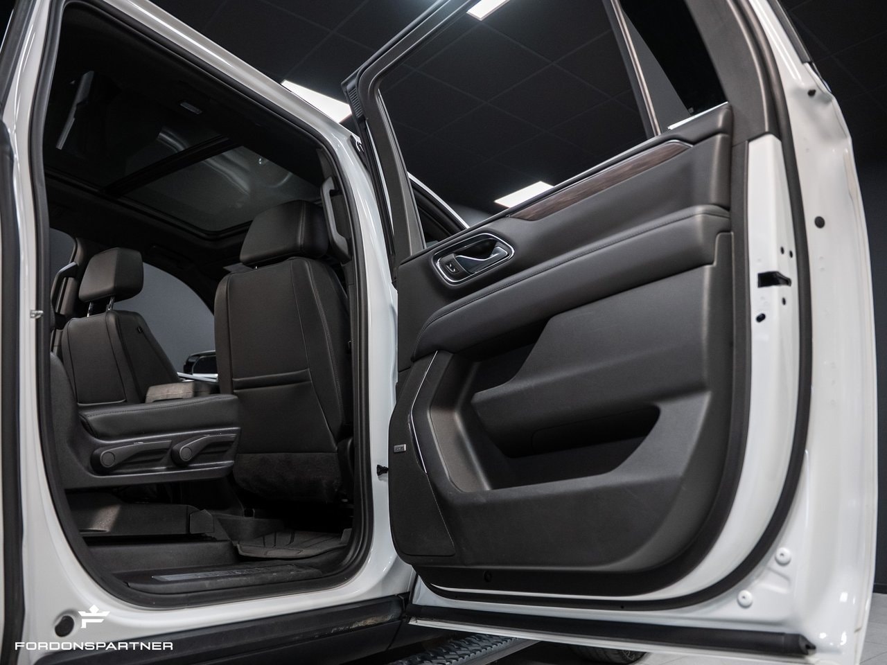 Chevrolet Suburban 5.3 V8 4WD Hydra-Matic, 360hp, 2023