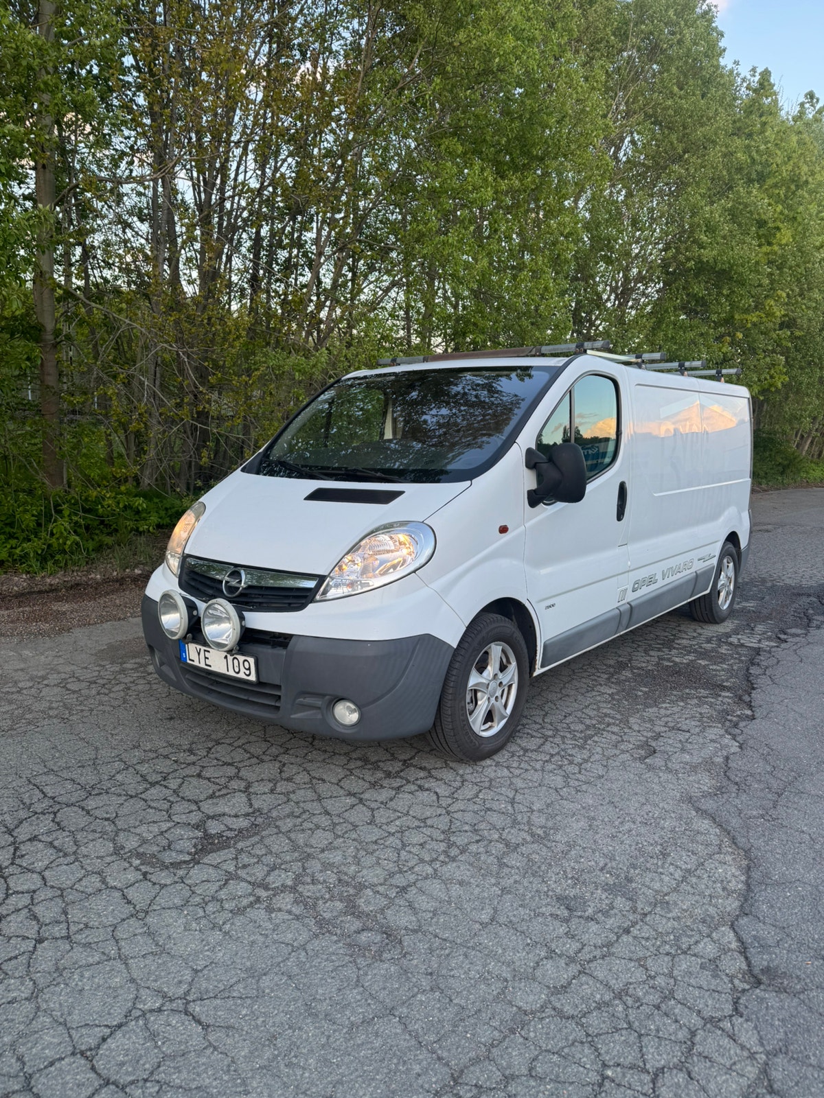 Opel Vivaro Panel Van 2.9t 2.0 CDTI Manual, 6-trins, 114ps, 2011